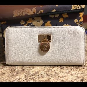 White wallet!